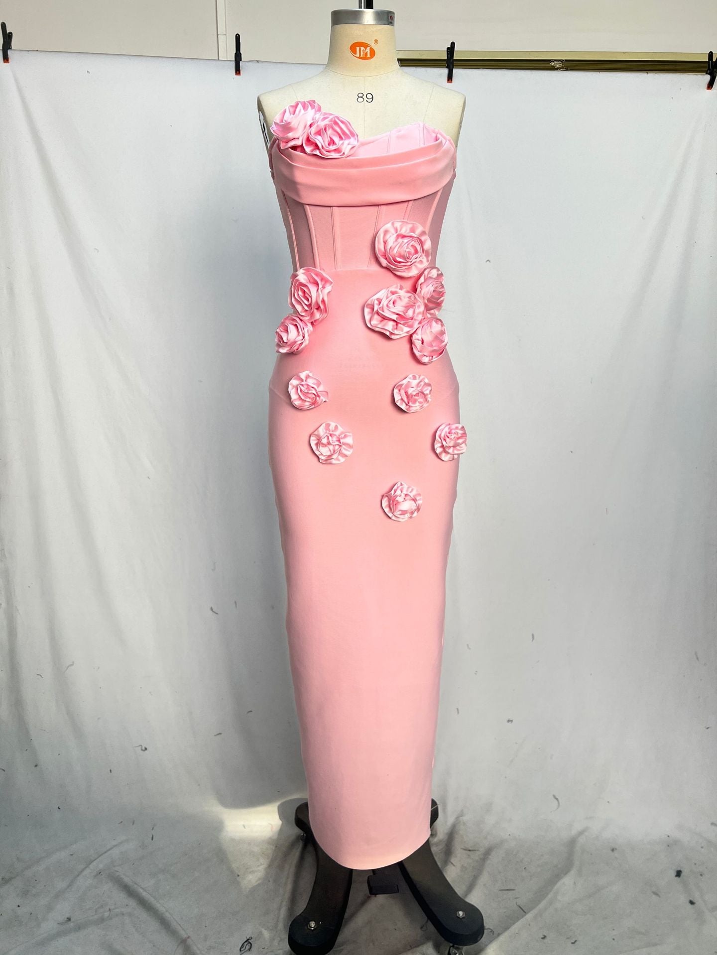 Arushi trägerloses Maxikleid mit Blumenmuster und Bandagen