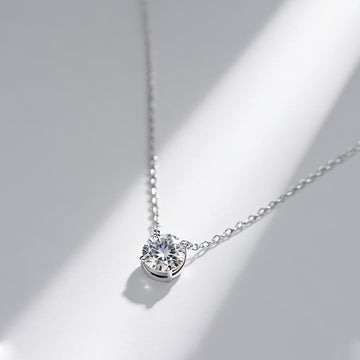 925 Ayar  Dört Pençeli Moissanite Kolye