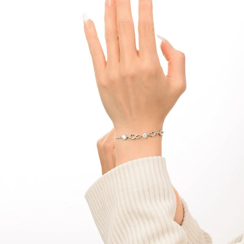Sonsuz Işıltı: 925 Ayar Gümüş Moissanite Bileklik