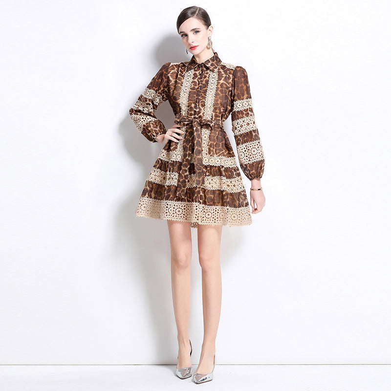 Léonor Minikleid mit Leopardenmuster und Cut-Out-Einsätzen