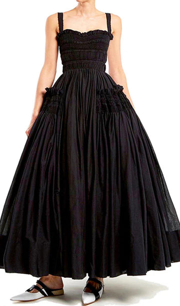 Plissiertes, tailliertes Maxikleid mit ausgestelltem Rock