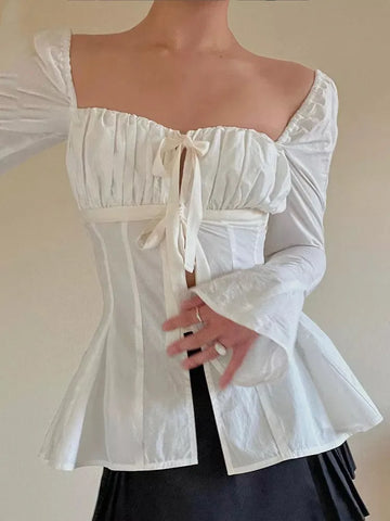 Bluse im französischen Stil mit Bindebändern