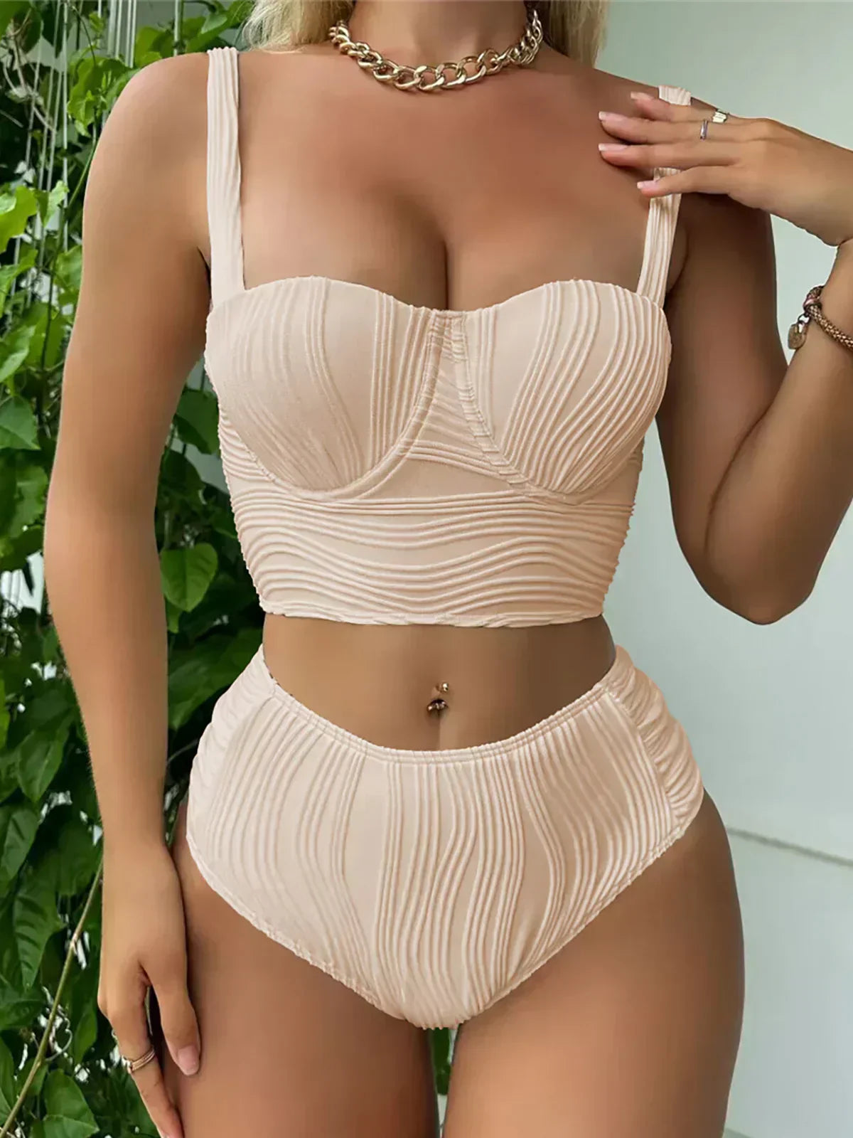 Faltenbesetztes, bügelbesetztes Bikini-Set mit hohem Bund