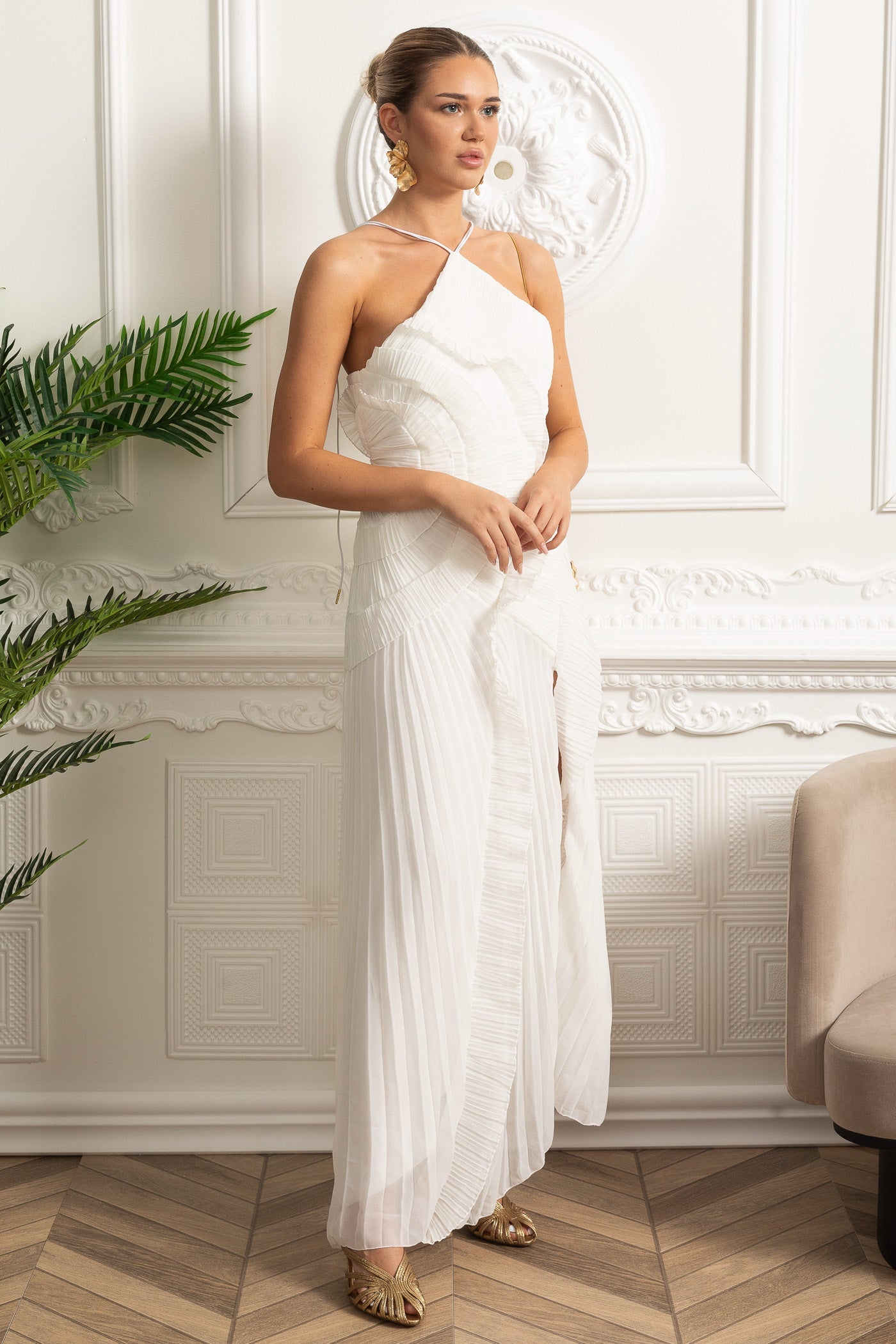 Pileli Askılı Midi Elbise, Aşağıya Doğru Akıcı Fırfır Detaylı - Beyaz