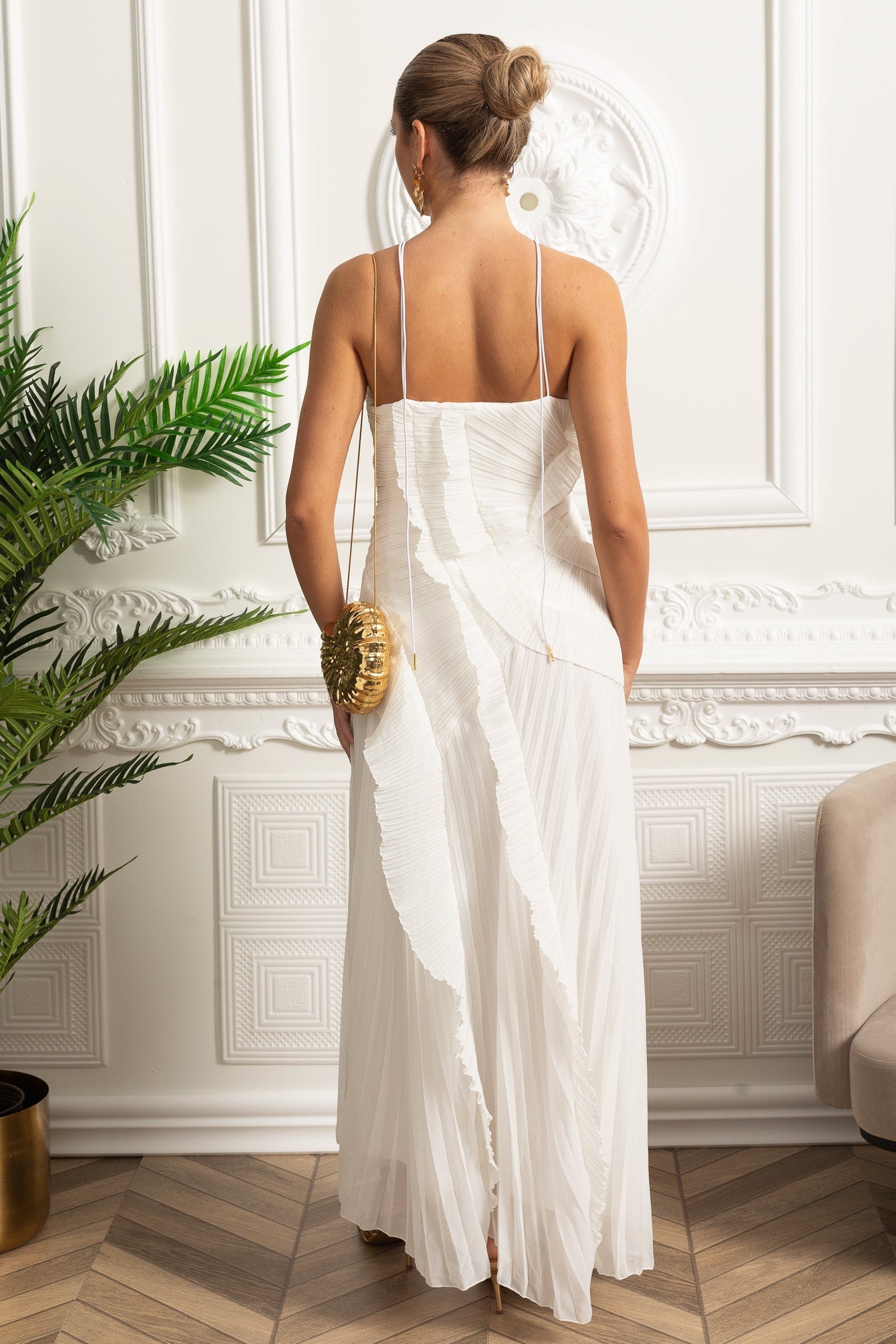 Pileli Askılı Midi Elbise, Aşağıya Doğru Akıcı Fırfır Detaylı - Beyaz