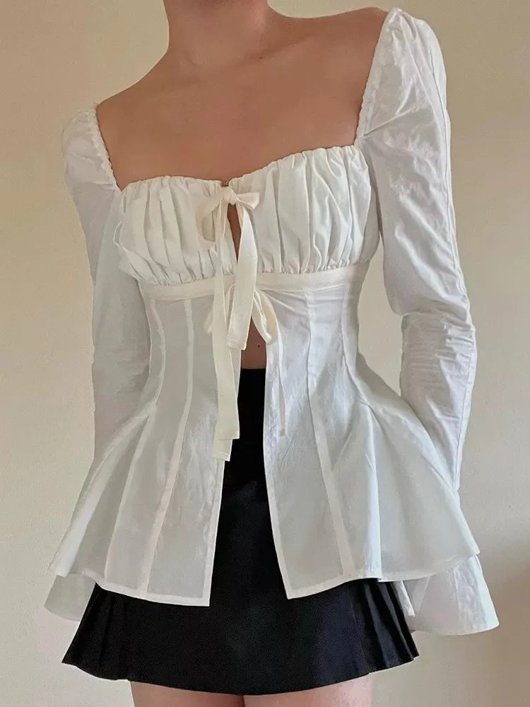 Bluse im französischen Stil mit Bindebändern