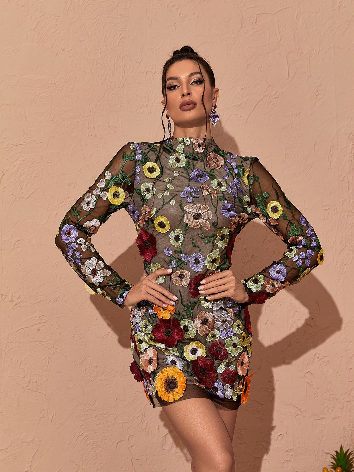 Saige Schwarzes, langärmeliges Minikleid aus Mesh mit Blumenmuster