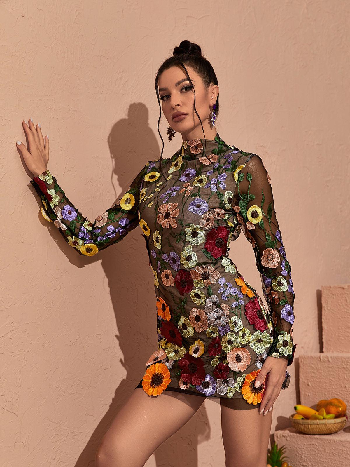 Saige Schwarzes, langärmeliges Minikleid aus Mesh mit Blumenmuster