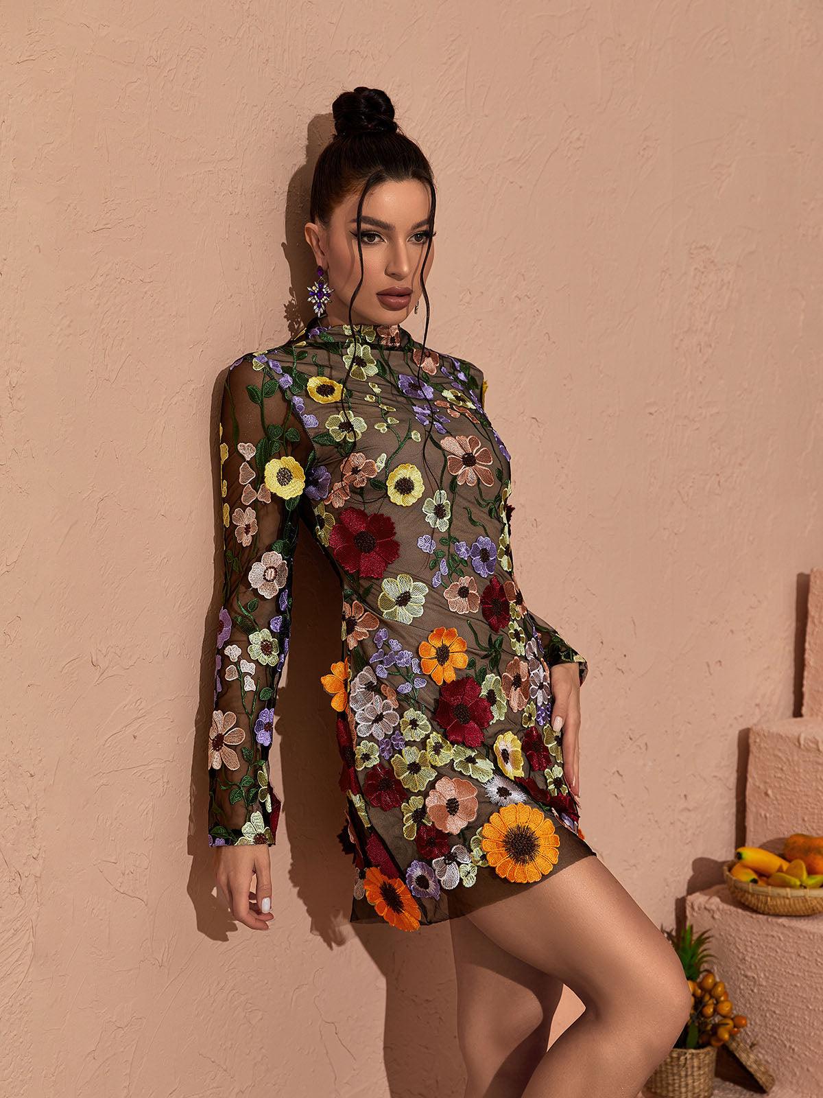 Saige Schwarzes, langärmeliges Minikleid aus Mesh mit Blumenmuster