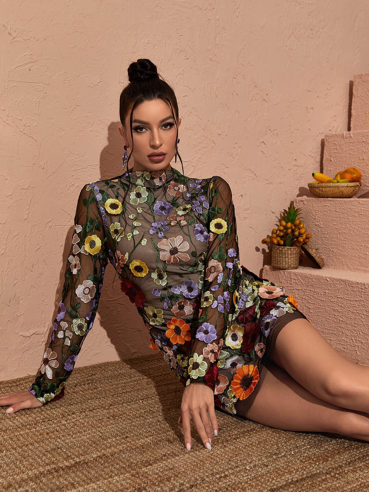 Saige Schwarzes, langärmeliges Minikleid aus Mesh mit Blumenmuster
