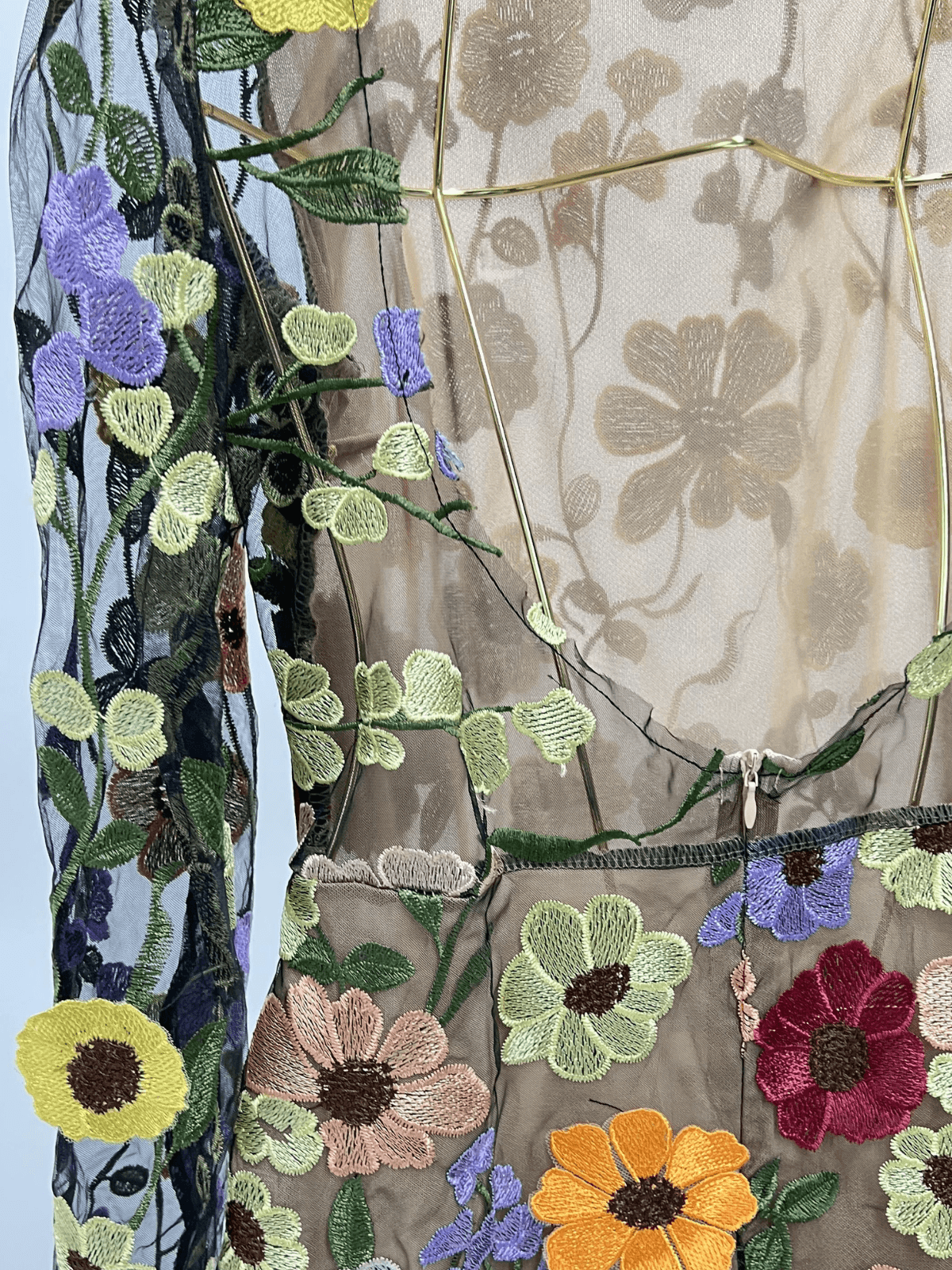 Saige Schwarzes, langärmeliges Minikleid aus Mesh mit Blumenmuster