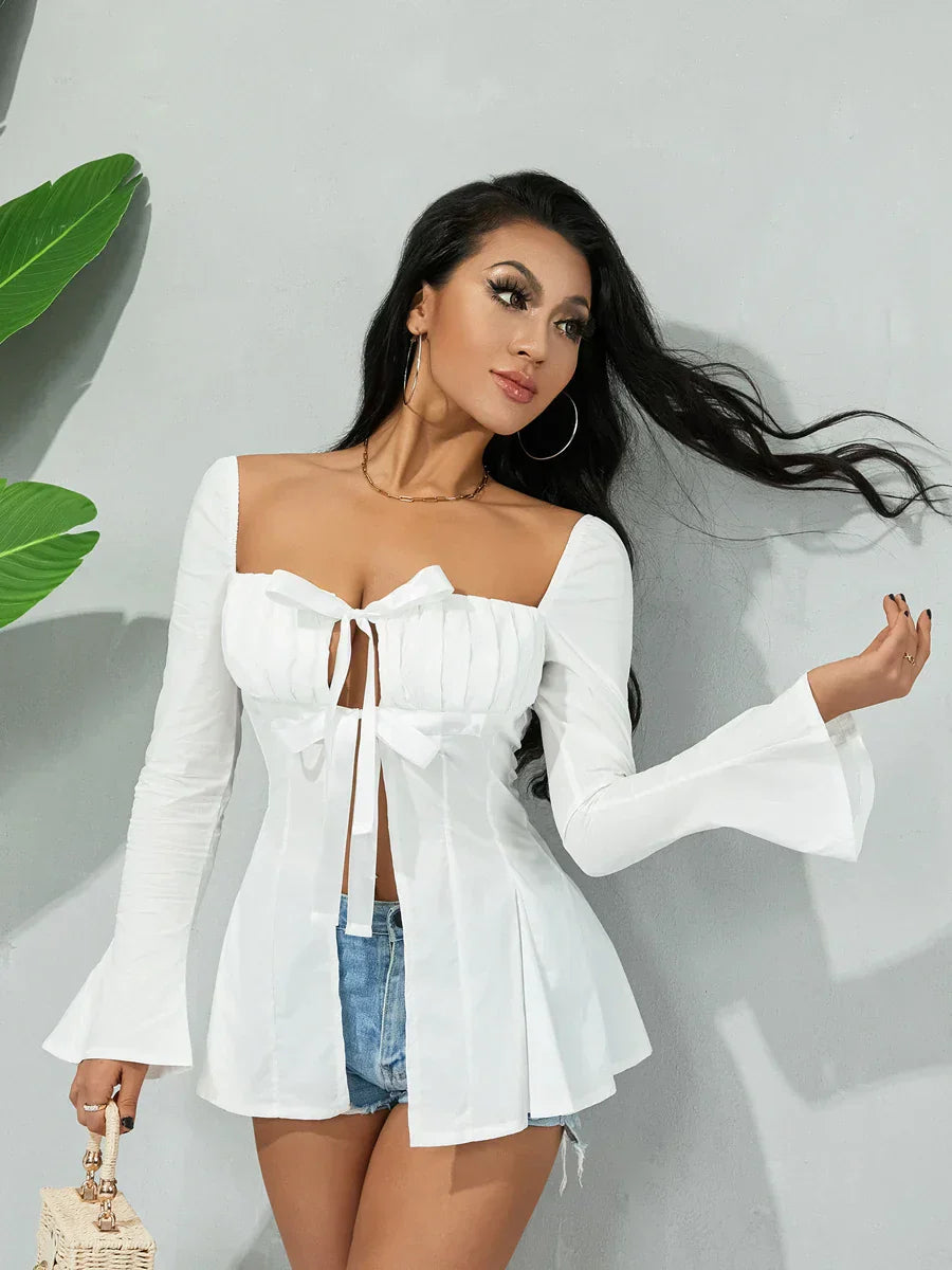 Bluse im französischen Stil mit Bindebändern