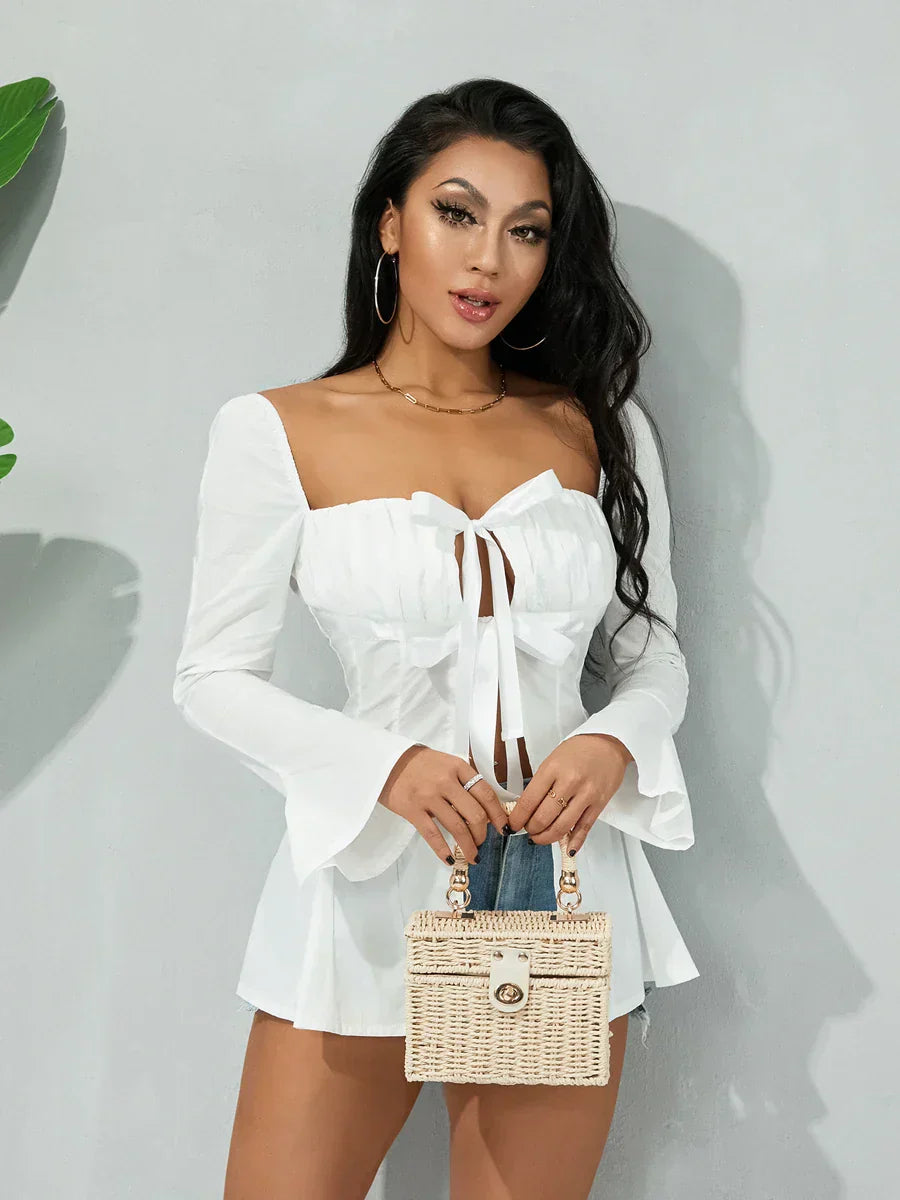 Bluse im französischen Stil mit Bindebändern