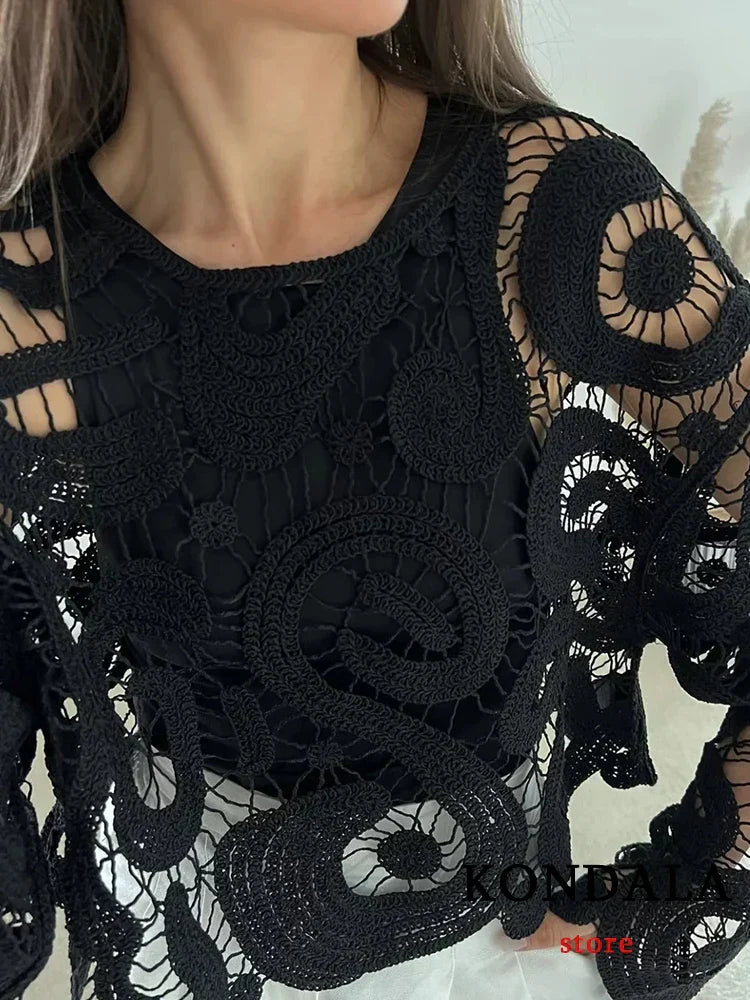 Bluse aus Spitzenstrick mit langen Ärmeln
