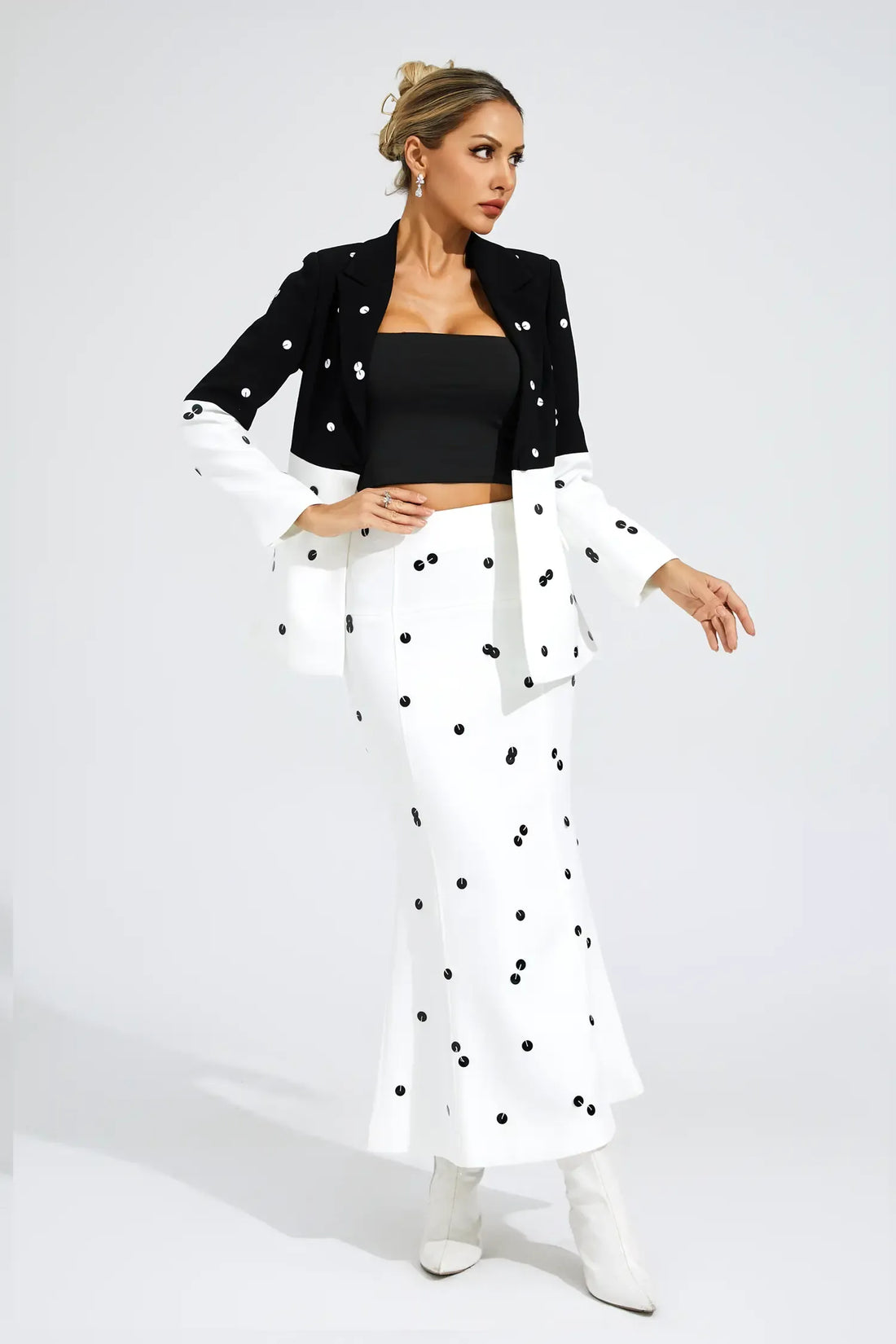 Nella Weißer gepunkteter Maxi-Blazer-Anzug