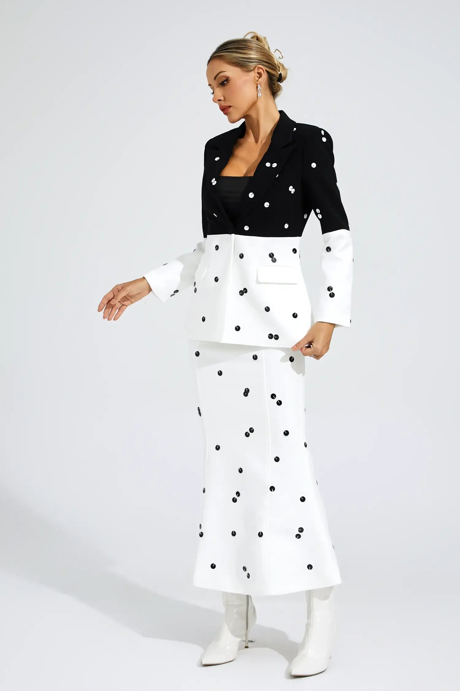 Nella Beyaz Puantiyeli Maxi Blazer Takım