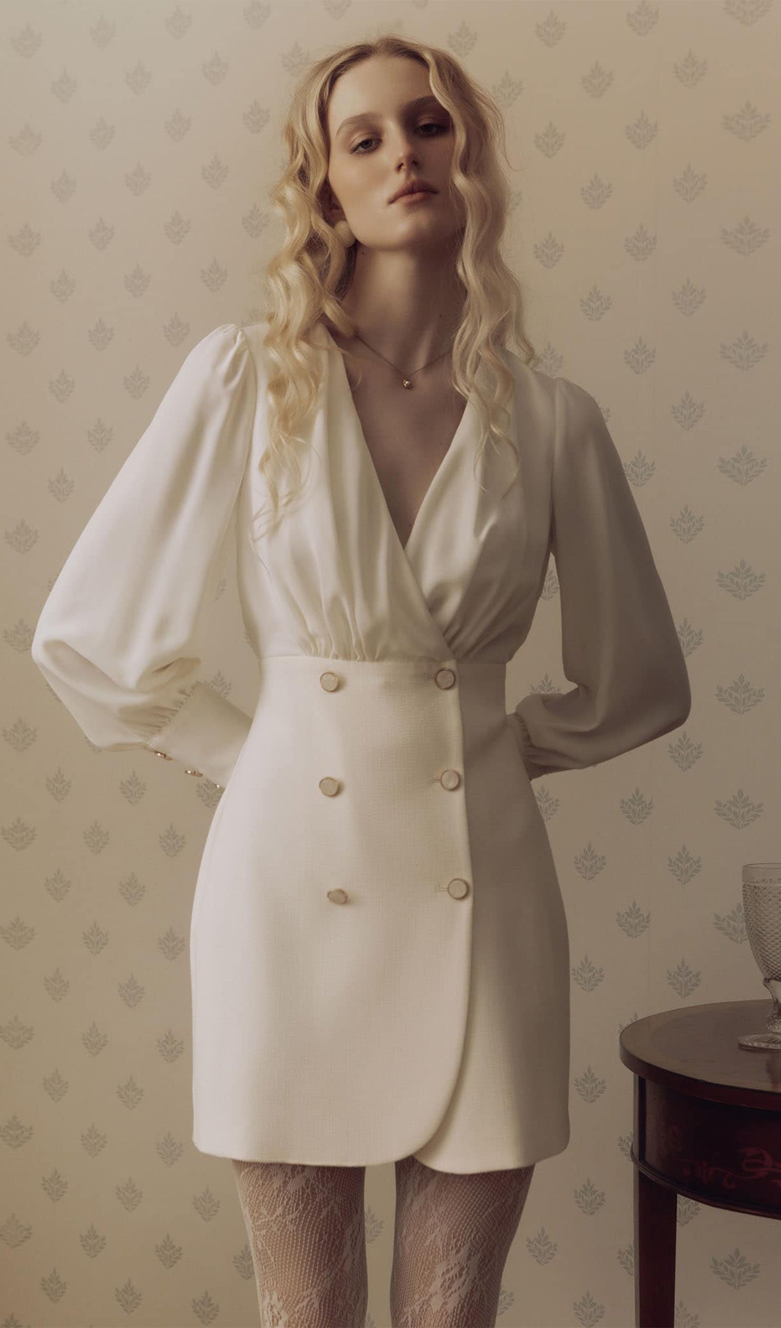 Schalbody-Kombination mit Minikleid 
