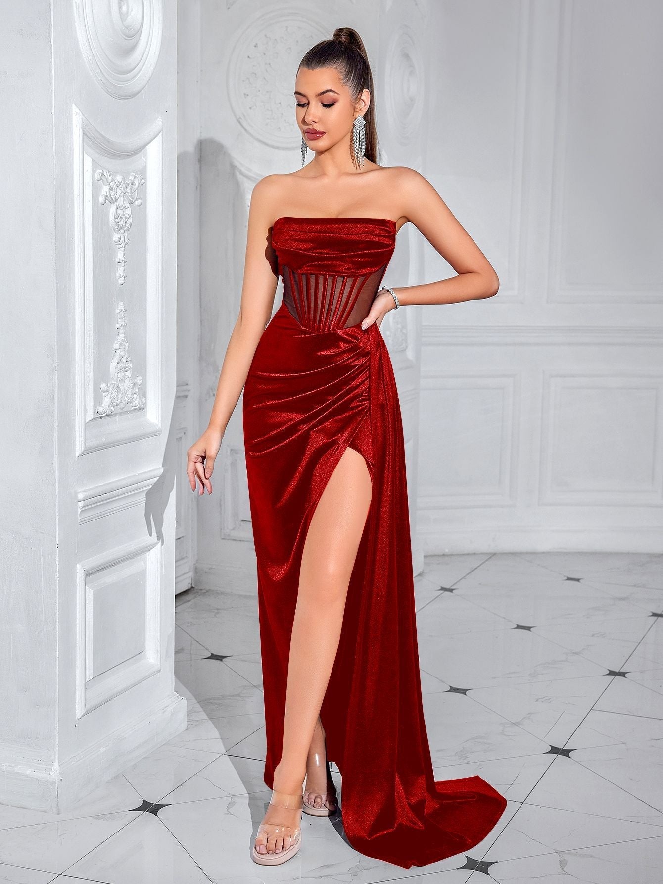 Ariadne trägerloses Maxikleid mit Seitenschlitz 