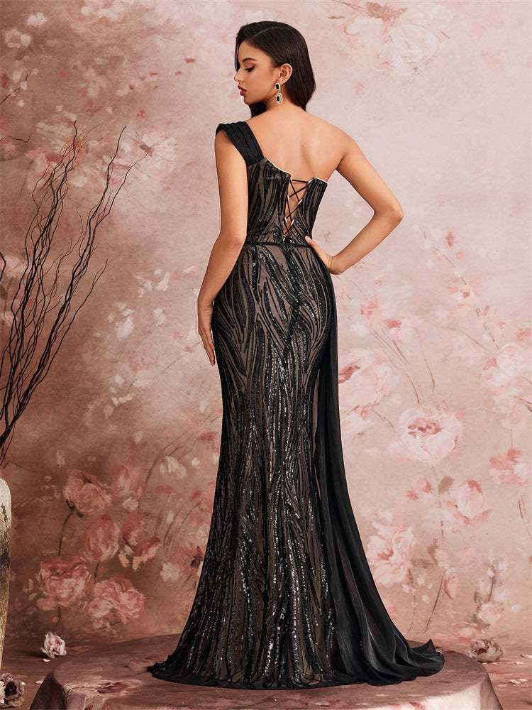 Giselle Pailletten-Maxikleid mit schulterfreiem Ausschnitt 