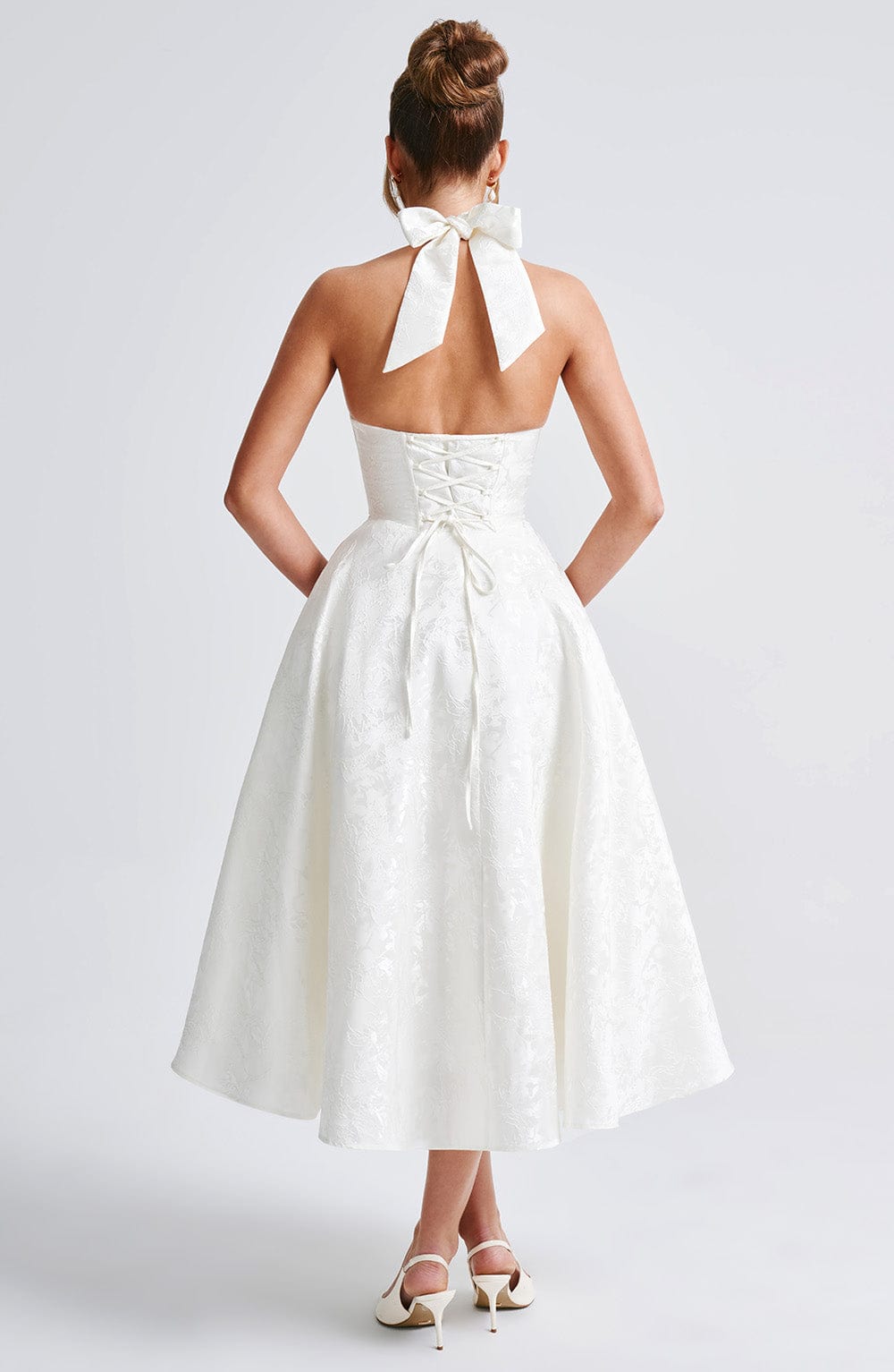 Beyaz Halter Yaka Midi Elbise
