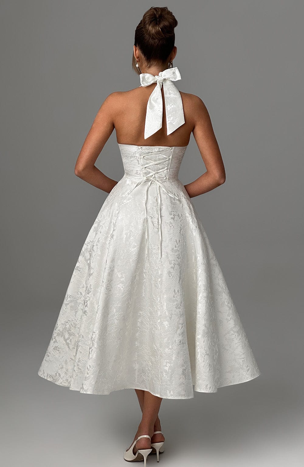 Beyaz Halter Yaka Midi Elbise