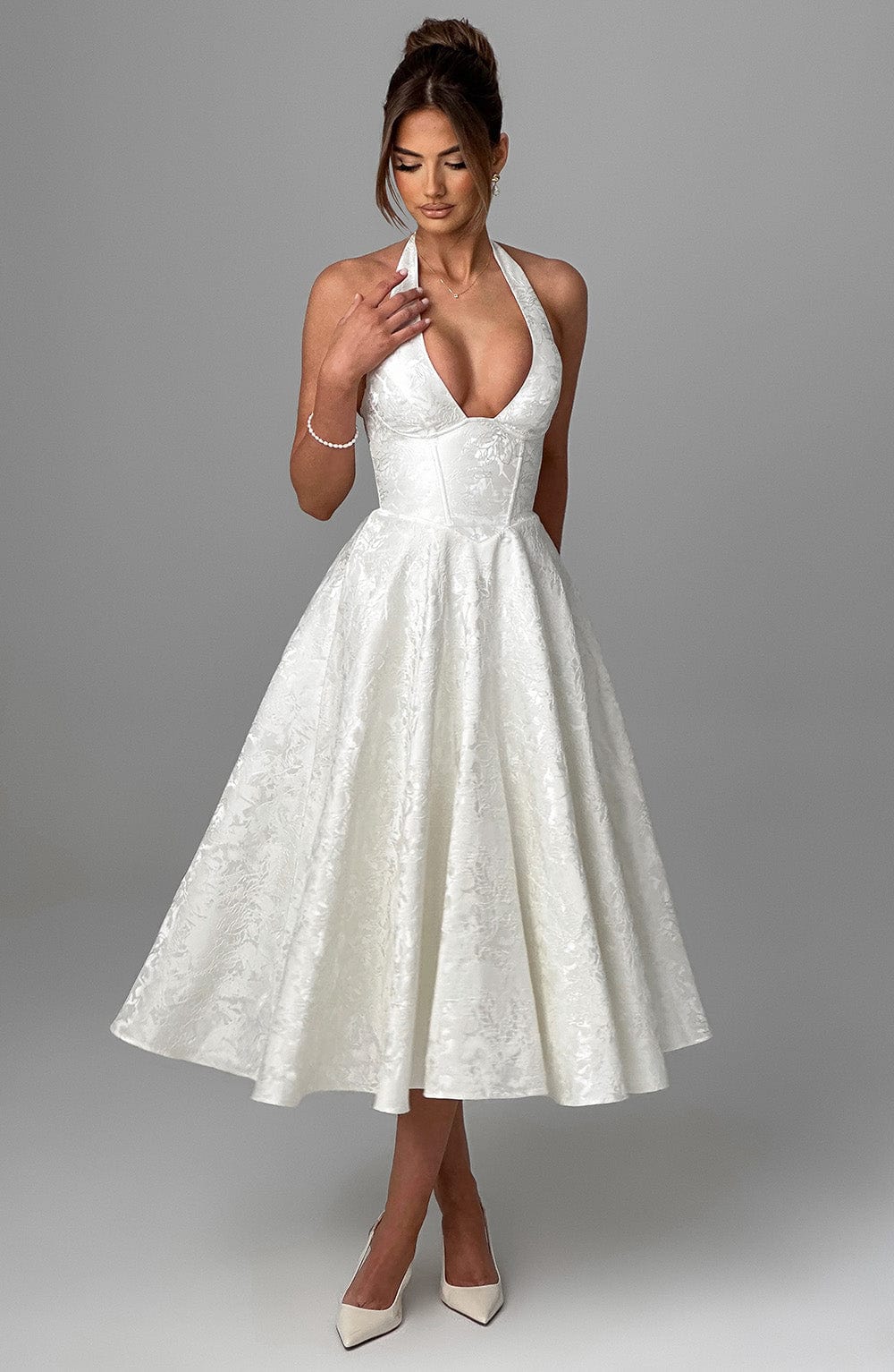Beyaz Halter Yaka Midi Elbise