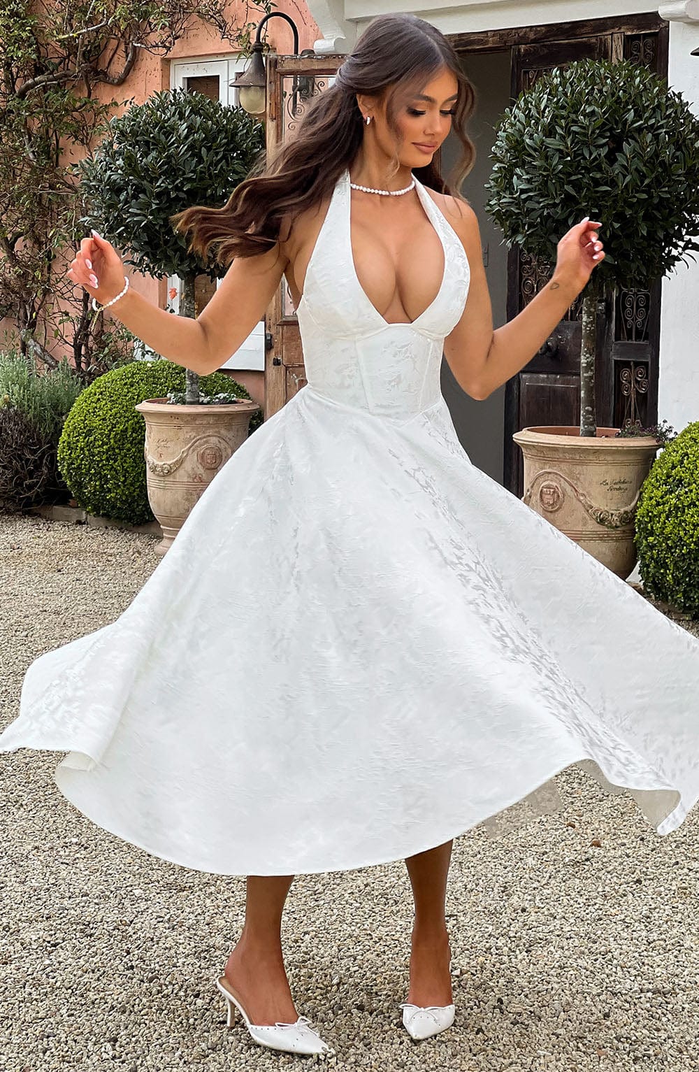 Beyaz Halter Yaka Midi Elbise