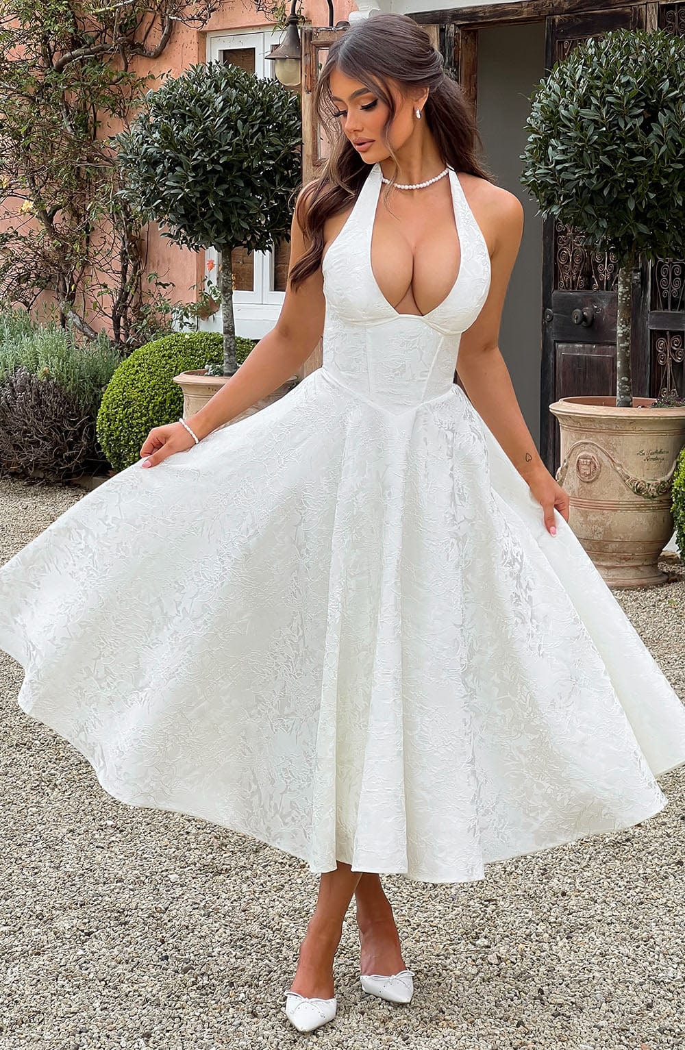 Beyaz Halter Yaka Midi Elbise
