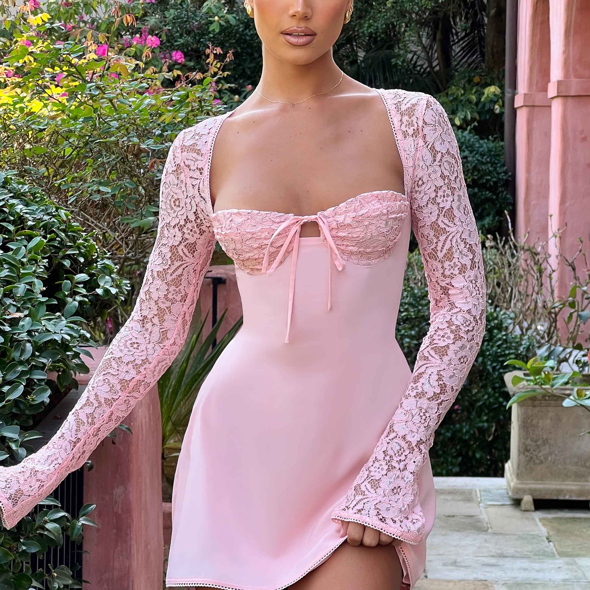 Pembe Dantel Kollu Mini Elbise