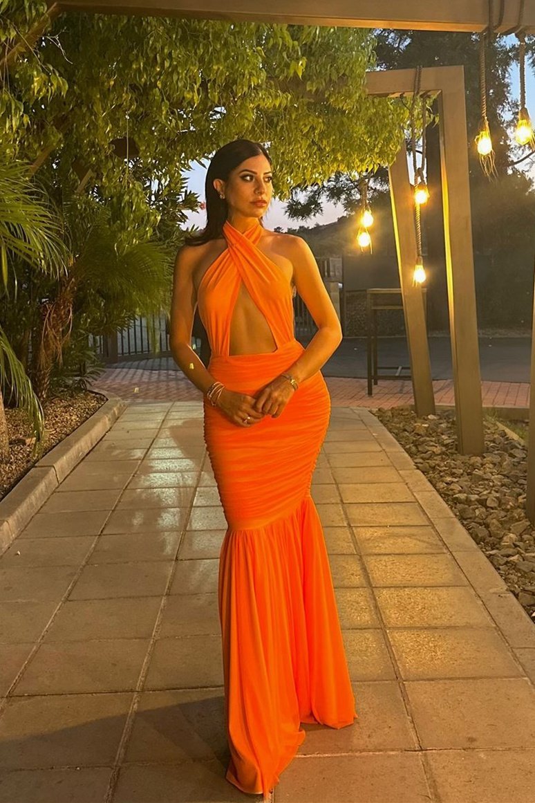 Jodie Cross Boyundan Bağlamalı Yaka Uzun Elbise