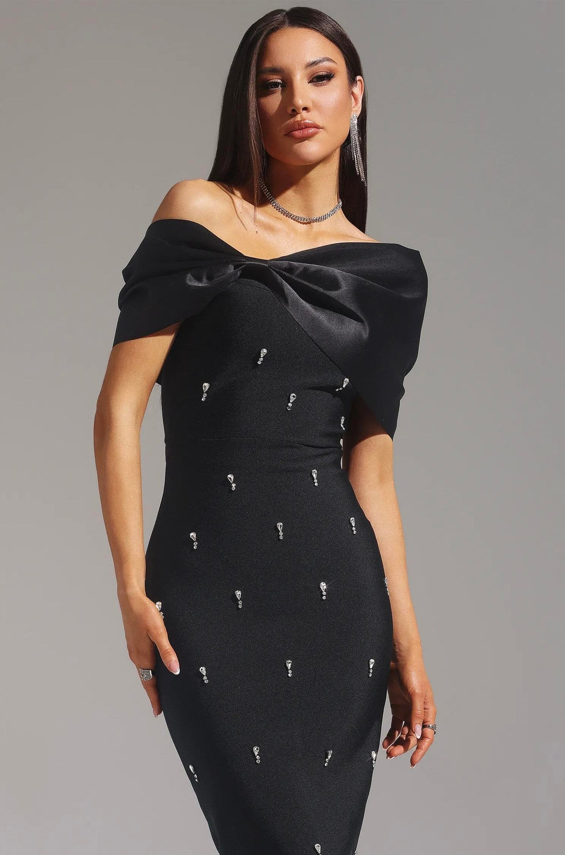 Emly Maxikleid mit Kristallverzierungen - Schwarz