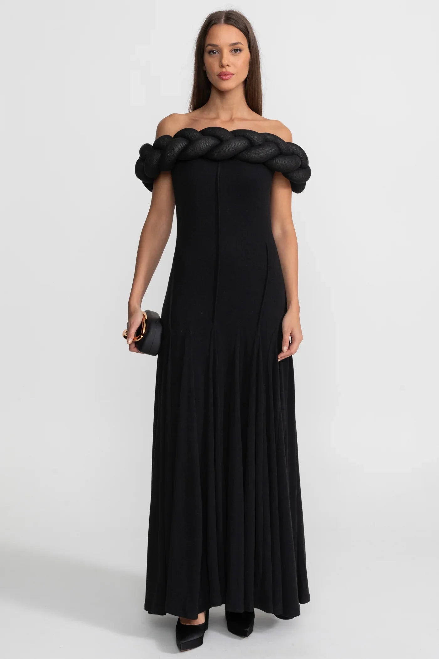 Omuzları Açık Örgülü Yakalı Maxi Elbise