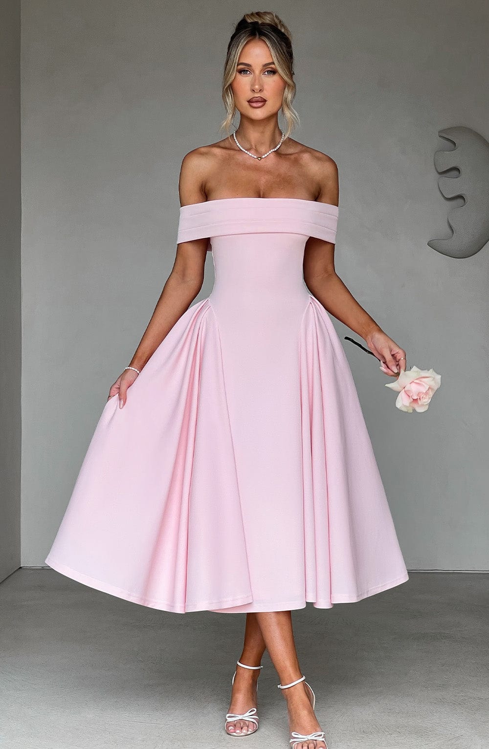 Pembe Omuz Açık Midi Elbise