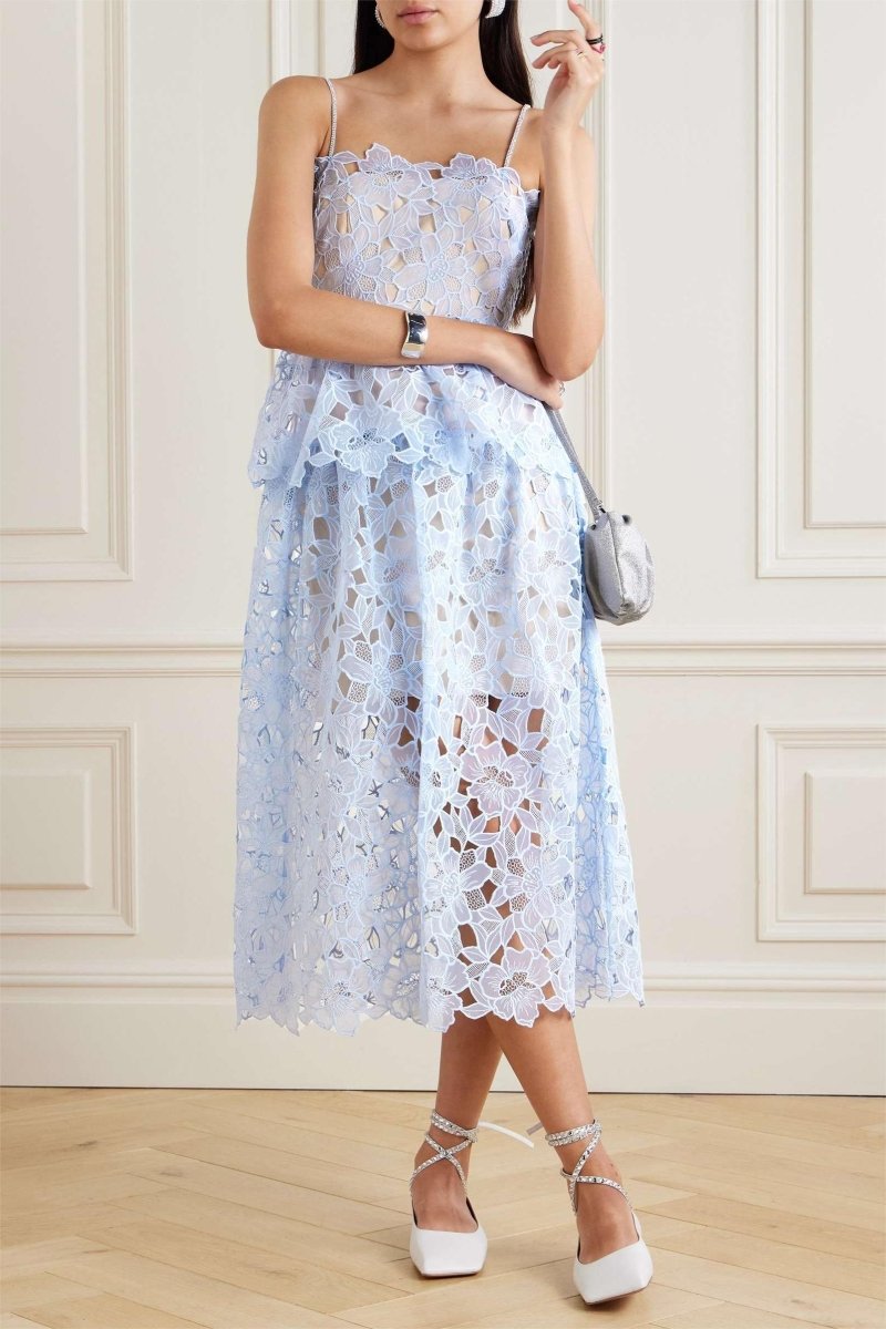 Ophelia Spitzenkleid mit Lagen und Trägern, Midi-Länge