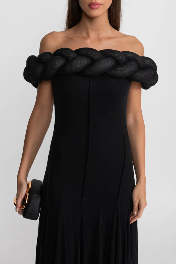 Omuzları Açık Örgülü Yakalı Maxi Elbise