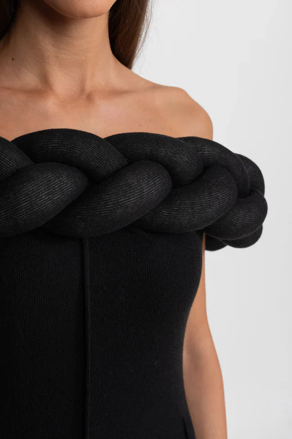 Omuzları Açık Örgülü Yakalı Maxi Elbise