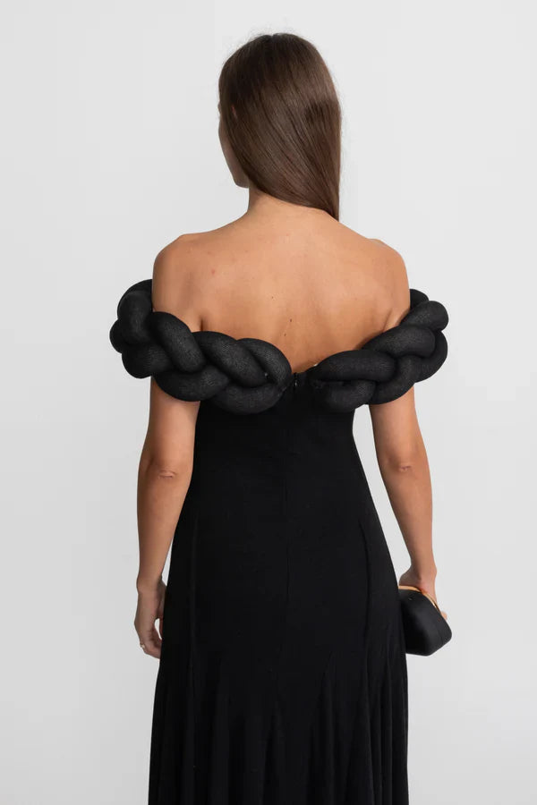 Omuzları Açık Örgülü Yakalı Maxi Elbise