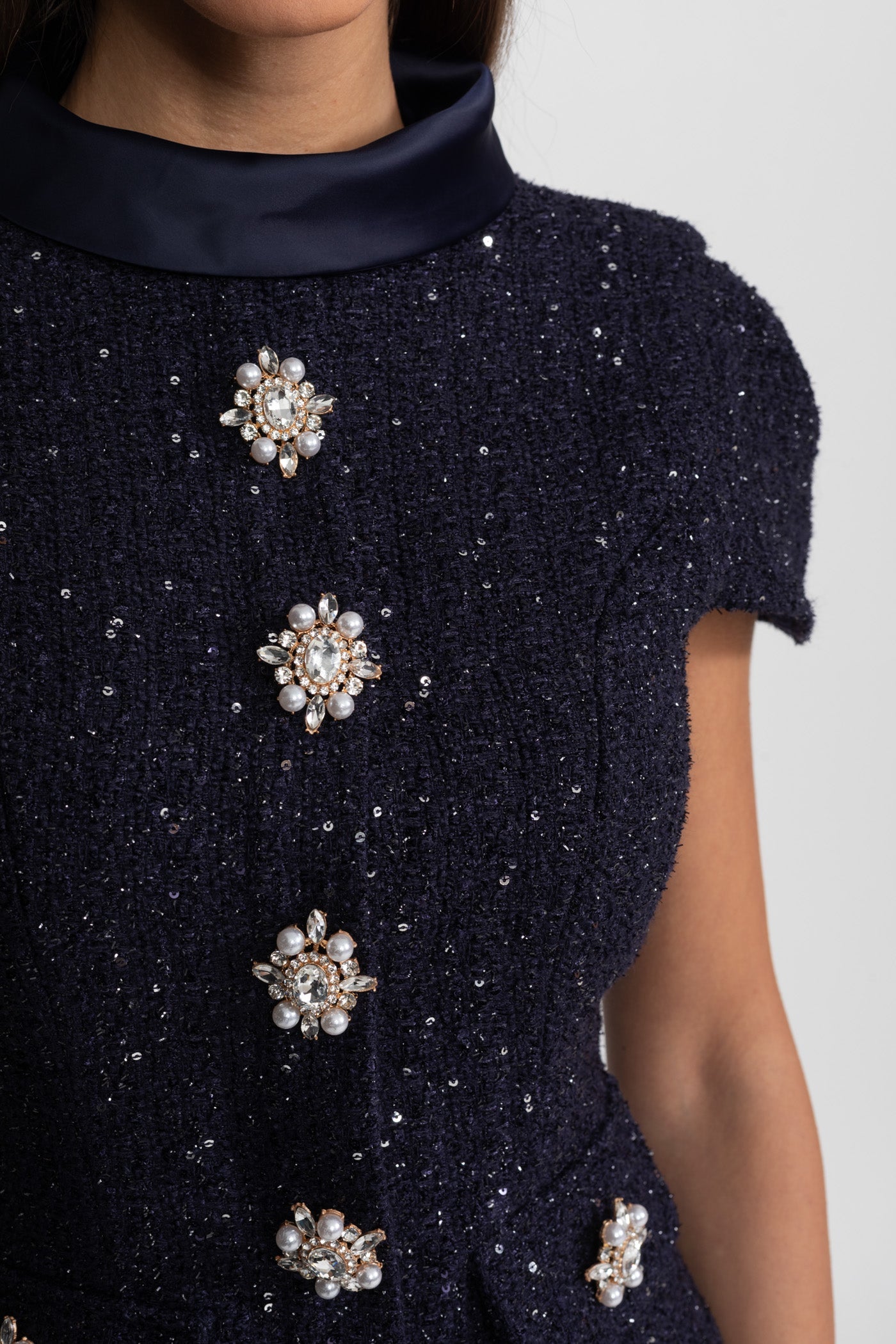 Tweed Süslemeli Üst Ve Saten Maksi Etekten Oluşan Takım