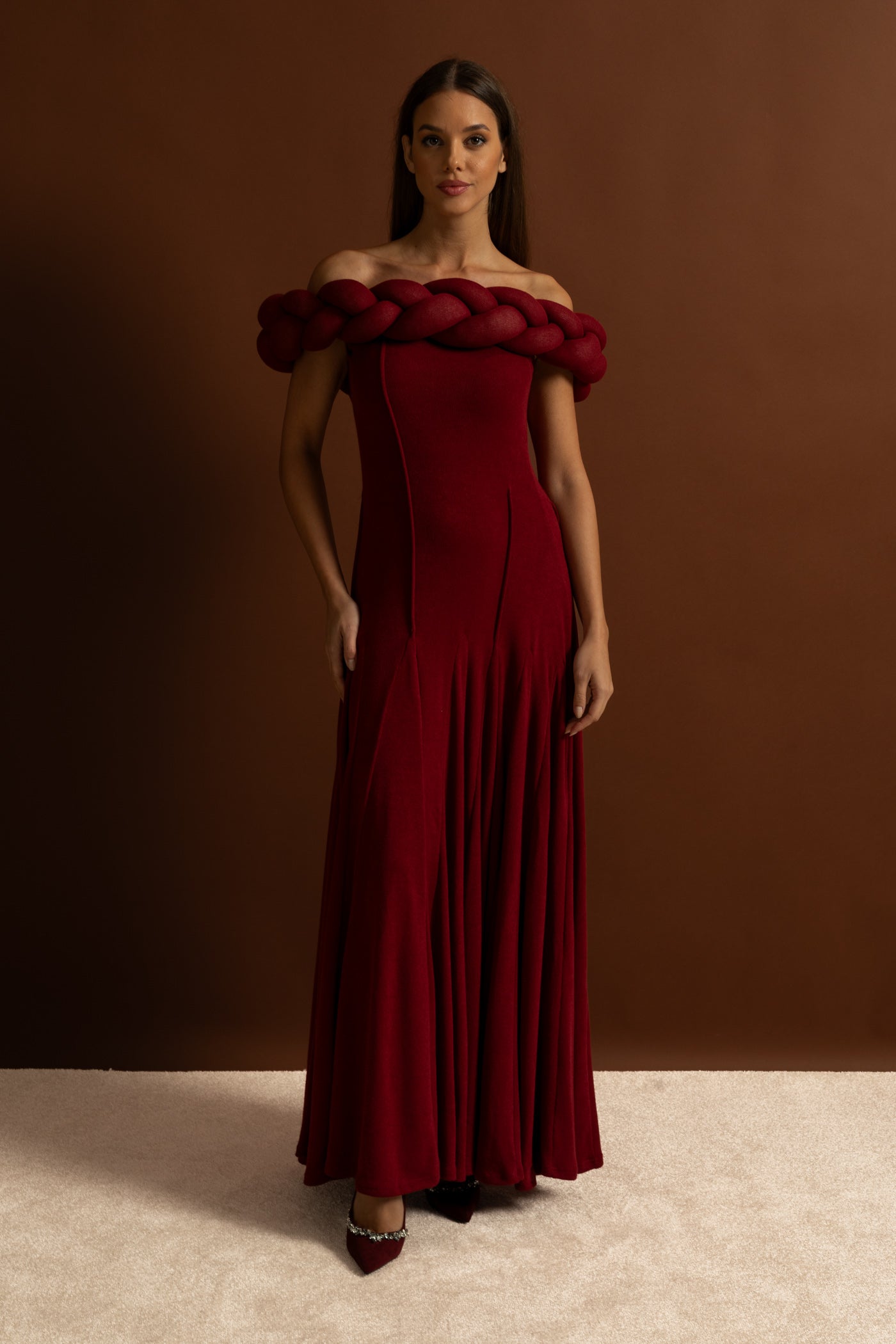 Omuzları Açık Örgülü Yakalı Maxi Elbise