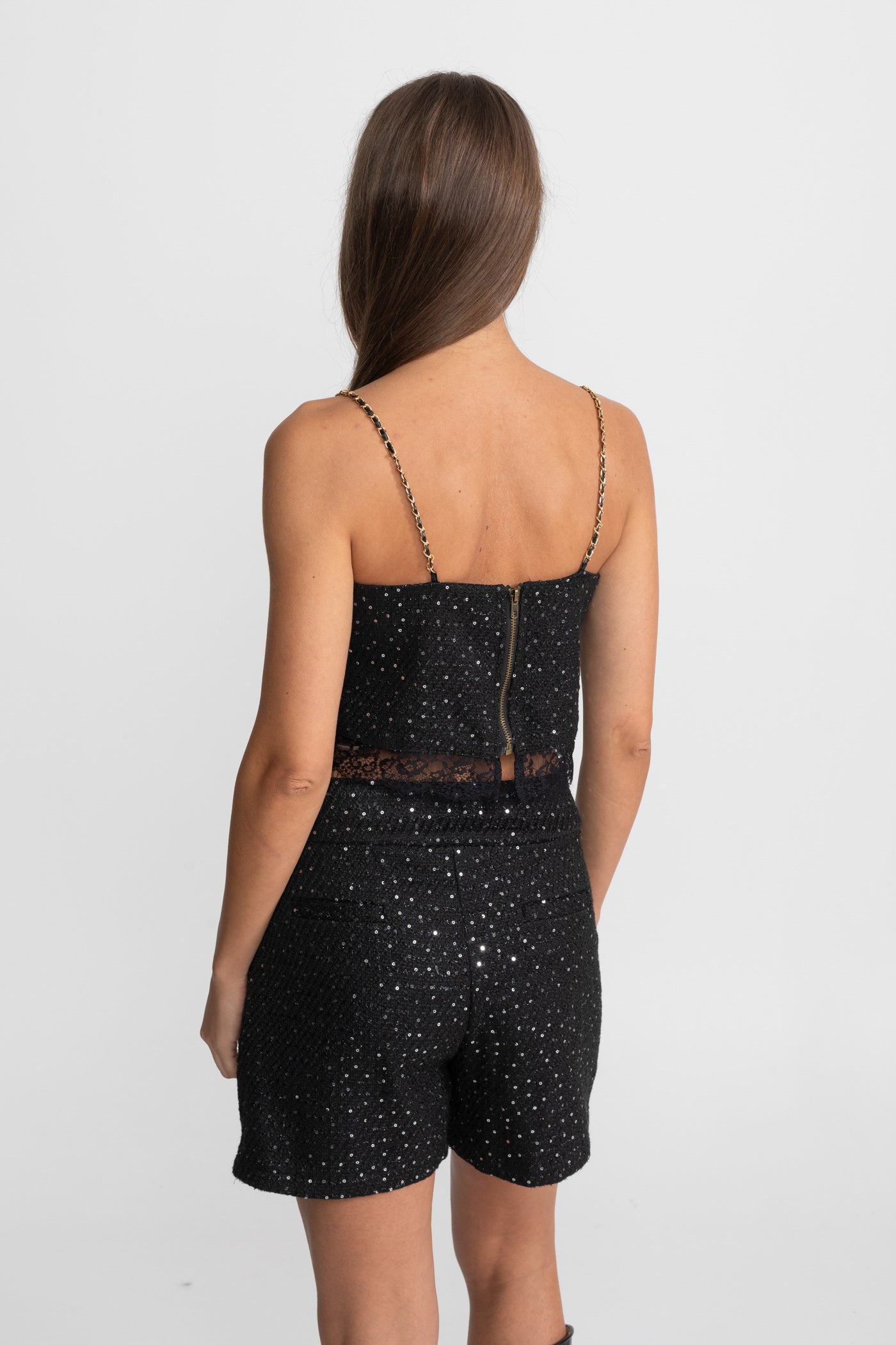 Süslemeli 3 Parça Takım: Kısa Ceket, Dantel Detaylı Bluz ve Yüksek Bel Şort – Siyah