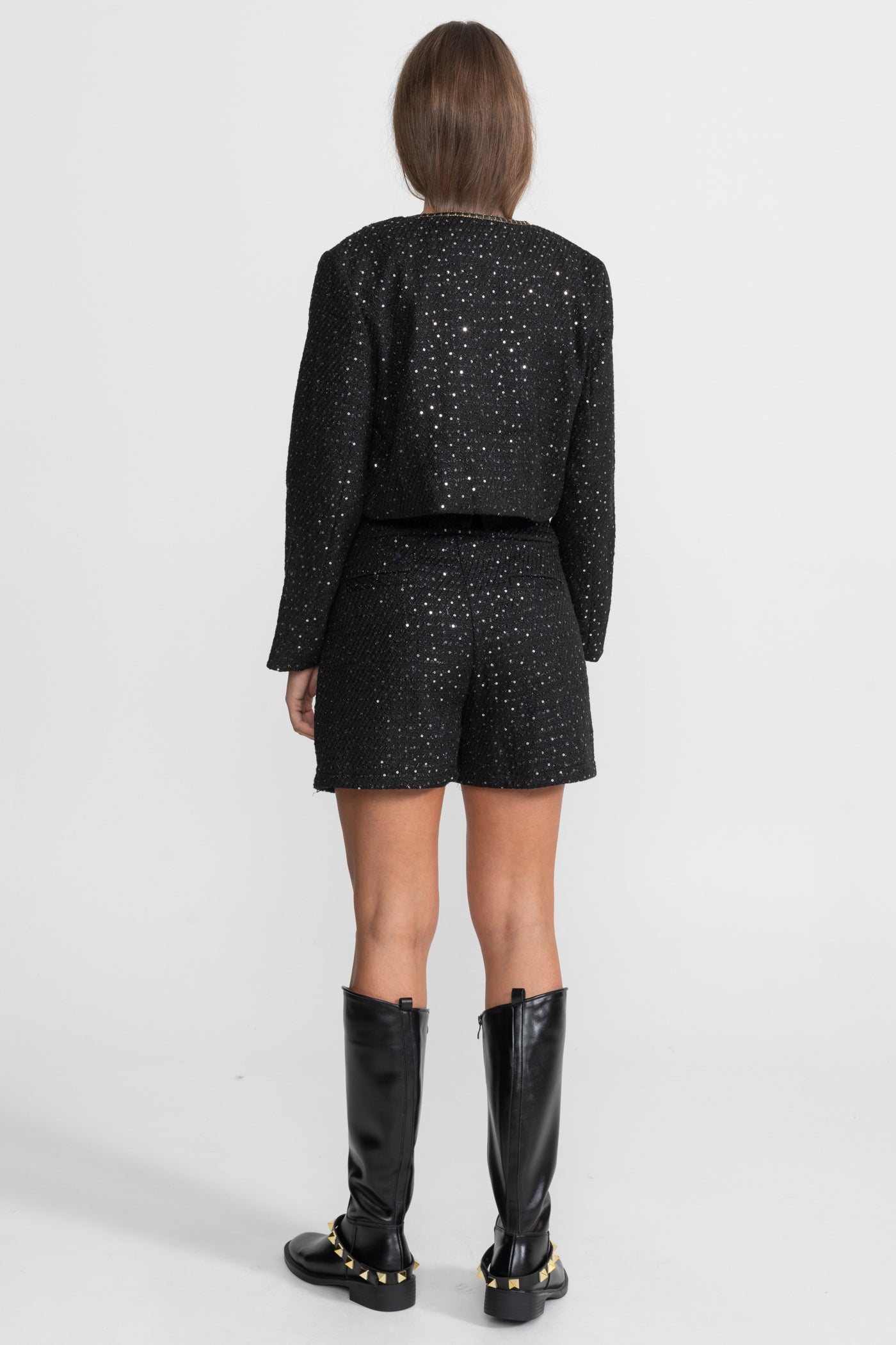 Süslemeli 3 Parça Takım: Kısa Ceket, Dantel Detaylı Bluz ve Yüksek Bel Şort – Siyah