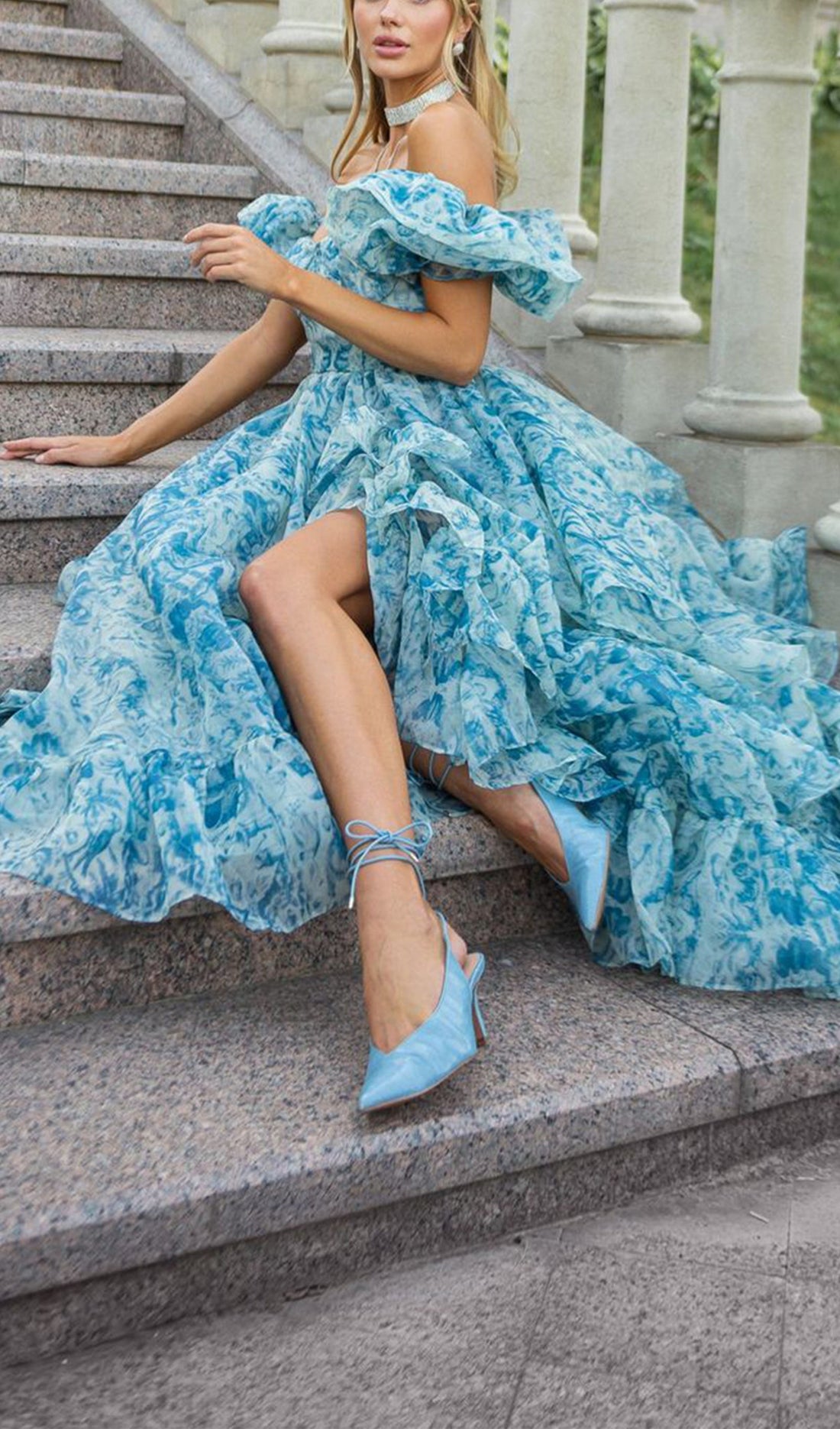 Maxikleid mit Blumenmuster, schulterfrei, Rüschen und Schlitz