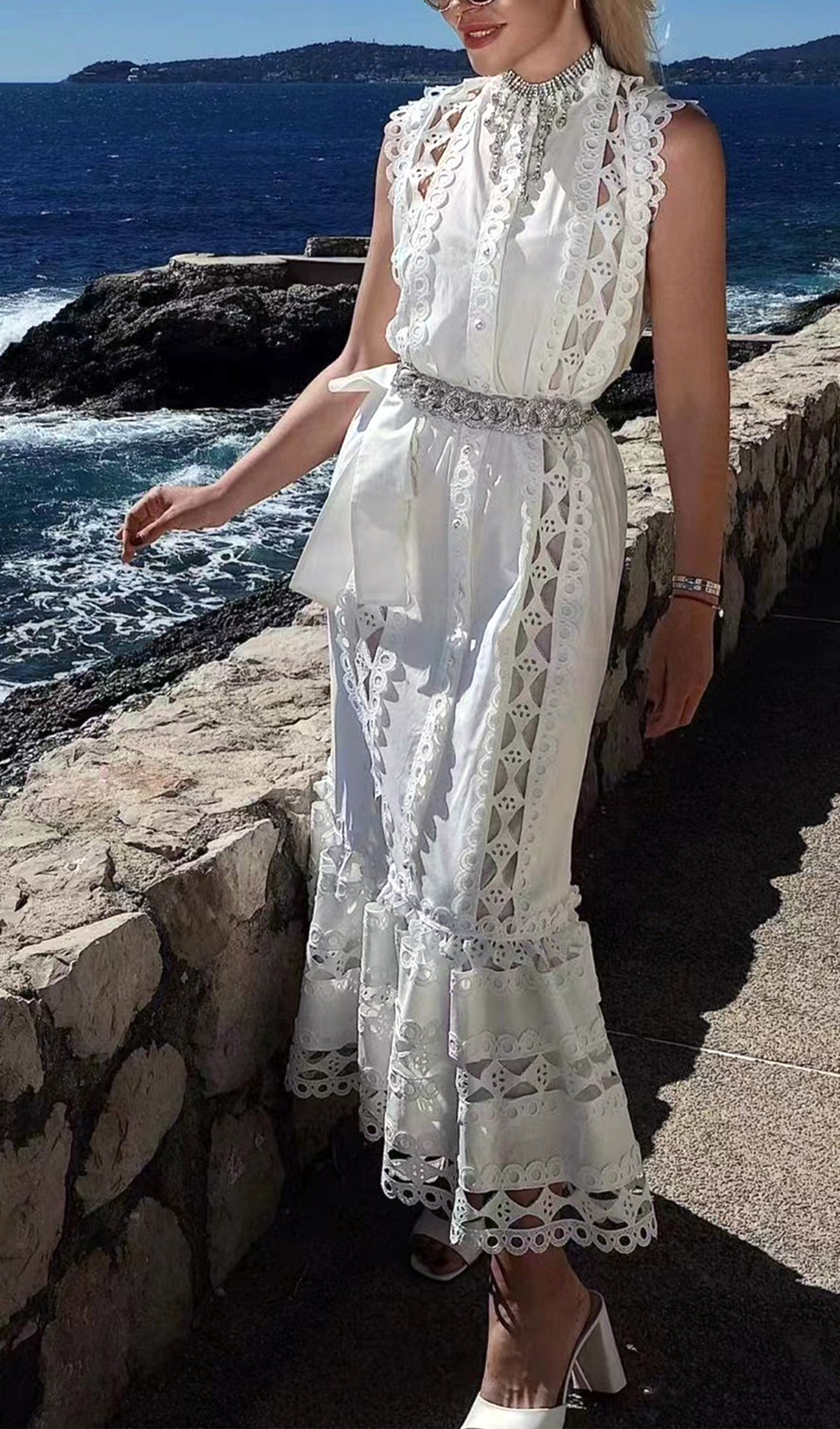 Ärmelloses Maxikleid mit Häkeldetails